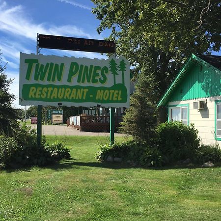 Twin Pines Resort Garrison 外观 照片