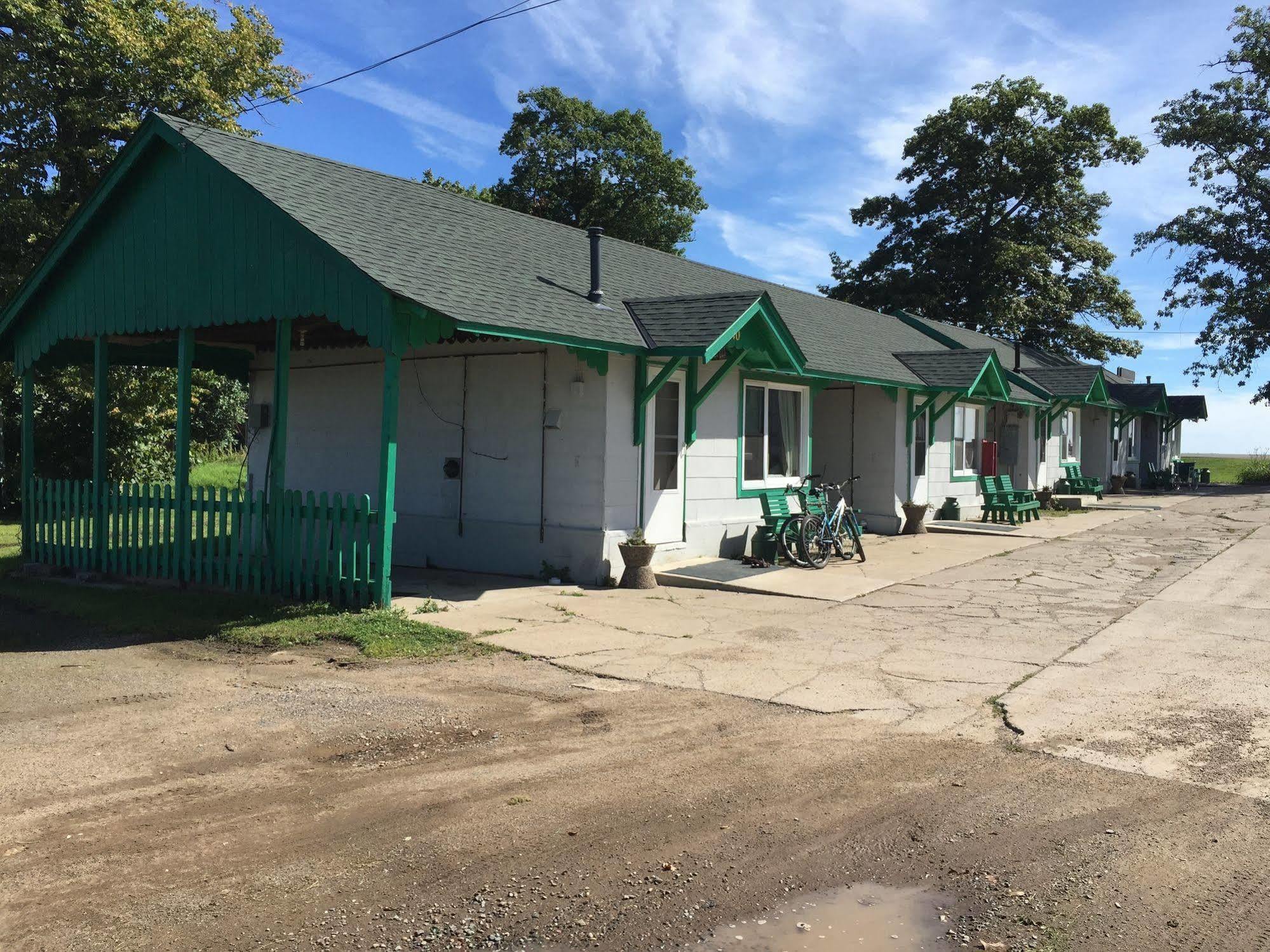 Twin Pines Resort Garrison 外观 照片