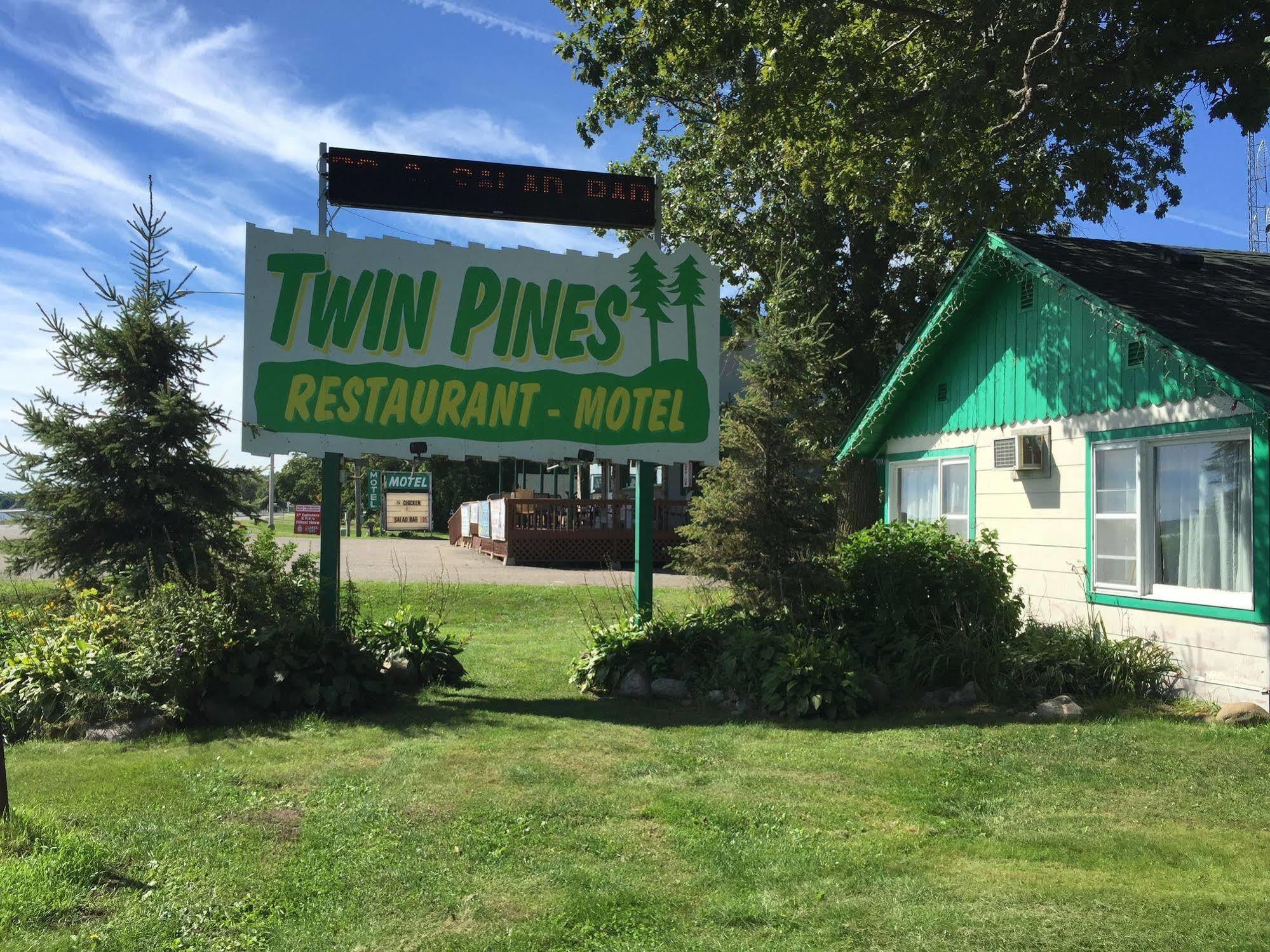 Twin Pines Resort Garrison 外观 照片