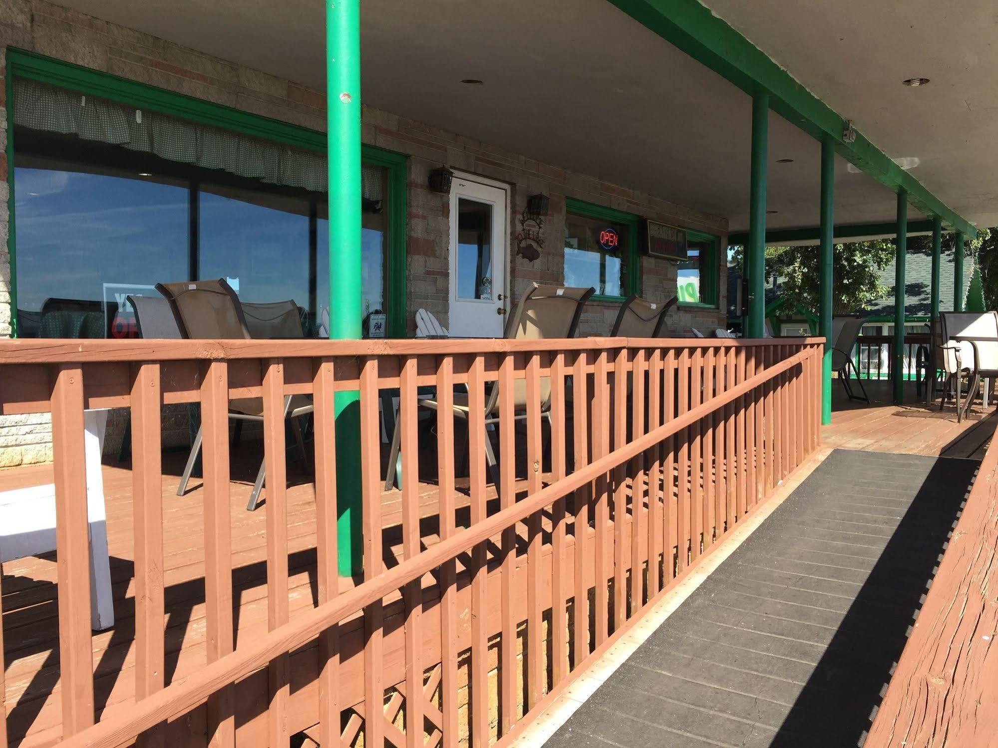 Twin Pines Resort Garrison 外观 照片
